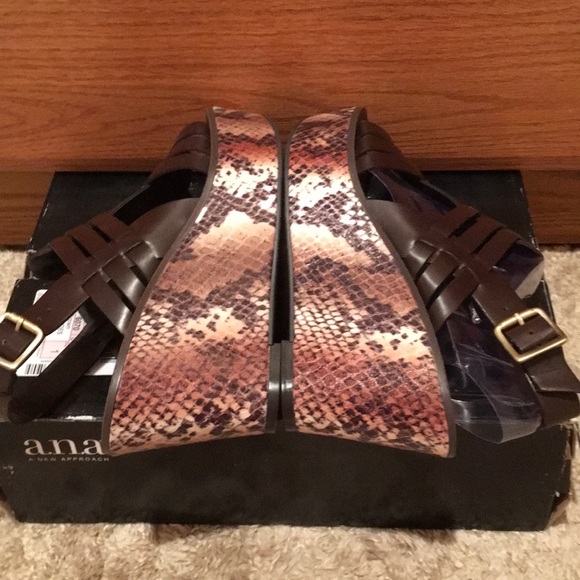 NWT A.N.A. Jillian brown snakeskin sandal heel 6.5 - Picture 4 of 9